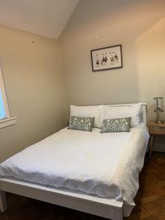 4 Bed, 2 bath, house near Weybridge - 9