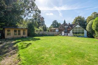 4 Bed, 2 bath, house near Weybridge - 6