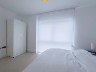 Luxurious & Spacious 2 Bedrooms & 2 Bathrooms Flat With Balcony Near Birmingham City Centre - 6