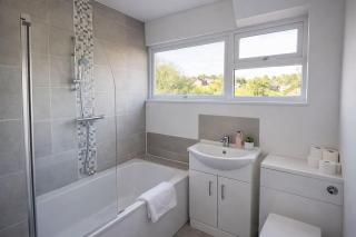 Modern Private Room | Central RG1 | Shared Home 2 - 4