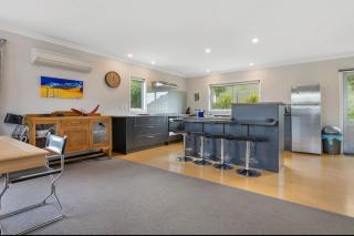 Mount Iron 'The Big House' 2 kitchens 2 living - Wanaka - 7