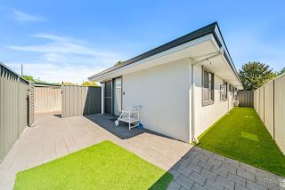 B2 Airport Adjacent Home - New Amenities & Fast Wi-Fi - 5