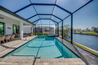 CoralVilla Serenity - brandnew, on water, spa, pool, office, BBQ, tiki hut - 2