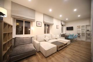 Two bedroom apartment central with private Parking - 0