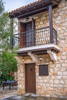 Petrochtisto Coastal Escape with Pool and Sea Views - 8