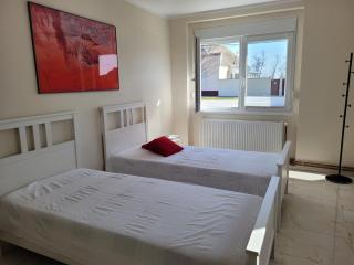 Stan sobe direktno na autoputu A1 E75 Novi Sad - 5