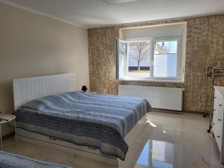 Stan sobe direktno na autoputu A1 E75 Novi Sad - 1