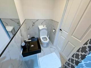 New 3 Bedroom Apartment Next to Station - 5