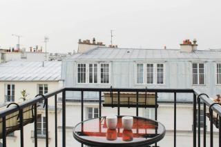 Apartment with balcony under the roofs of Paris - 0