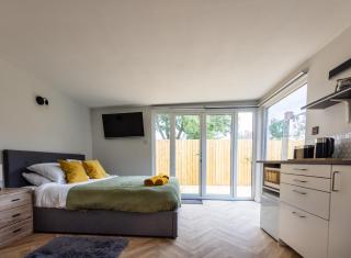 Peaceful, Private and Spacious Double Garden Cabin - 9