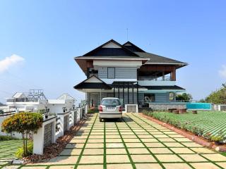 Plachoos Gardens - A luxury serviced villa in Kuttikkanam, Peermede - 0