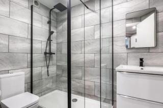 Modern Merchant City 1 BED Apartment with Free Parking - 3