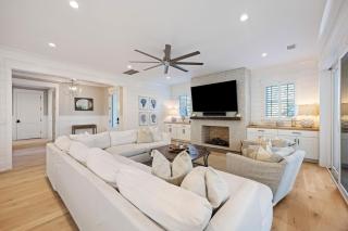 AV3-39: 3 39th Avenue - 3