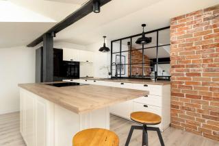 Industrialny Apartament na Poddaszu z Parkingiem by Noclegi Renters - 8