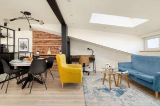 Industrialny Apartament na Poddaszu z Parkingiem by Noclegi Renters - 5