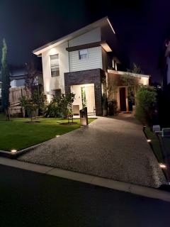 Deluxe Queen Room - Shared Bathroom - 2