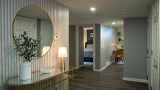 Cozy 2-Bedroom Basement for Family of 4 - 8