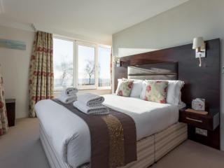 Osprey - Breathtaking Sea Views from Bedroom - 6