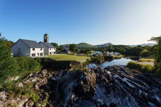 Large home to sleep 14 in the heart of Sneem Village - 0