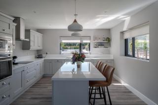 Large home to sleep 14 in the heart of Sneem Village - 1