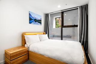 Modern Carlton Living Minutes to CBD - 3