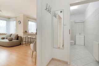 Cozy Apartment Jelitkowski Dwór in Gdansk with Parking by Noclegi Renters - 1