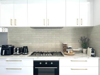 Cozy Getaway Luxe Retreat Home - 10 minutes to Perth CBD & Airport - 6