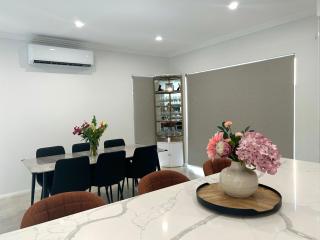 Cozy Getaway Luxe Retreat Home - 10 minutes to Perth CBD & Airport - 8