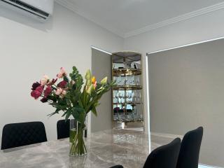 Cozy Getaway Luxe Retreat Home - 10 minutes to Perth CBD & Airport - 7