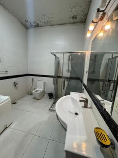 Graceland House F8 - 6