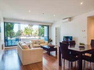 Waterfront (Yarra St) by Gold Star Stays - Geelong - 4