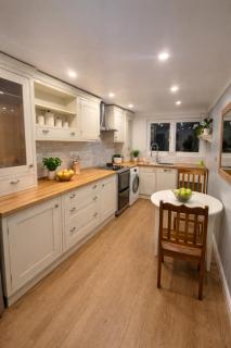 Sutton Cosy Rooms - 1