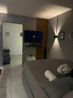 Apto moderno en centro de Pereira con iluminación premium - 6