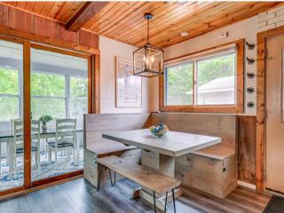 Family-Friendly Cabin Getaway On Castle Rock Lake Space to Relax & Play - 9