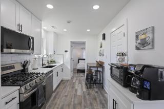 Modern Home Near Rosemont Allstate Arena O'Hare home - 1