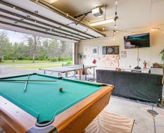 Family-Friendly Cabin Getaway On Castle Rock Lake Space to Relax & Play - 2