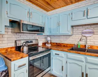 Family-Friendly Cabin Getaway On Castle Rock Lake Space to Relax & Play - 1