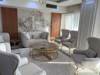 Luxury 3BR Apartment - Nile & Pyramids View - Pool & Balcony - 4