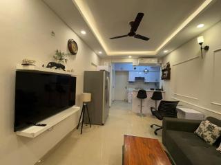 The Gold N Stay 2BHK Airport & Yashobhoomi - 6