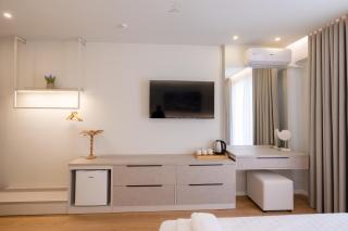 E'Lux Seaside Suites - 4