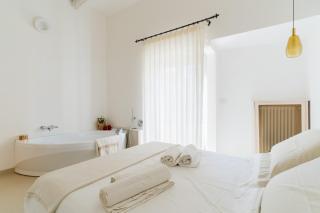 Bacchus Luxury Home - 1