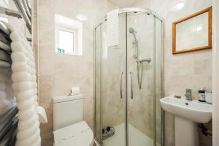 Primrose - Refurbished Family Home, With Rear Garden - 2