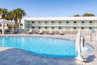 Destin Inn & Suites - 1