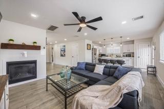 Htown Getaway Game Room BBQ Fire Pit Sleeps 16 - 4