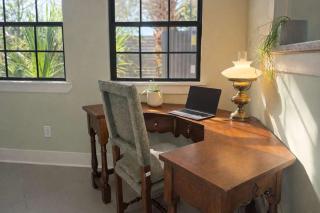 Davis Shores 4BR Getaway Near Downtown - 9