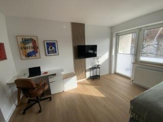 Balcony - Central Apartment - Free Parking - 5