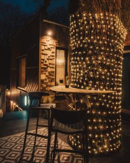 A Romantic Luxury Treehouse with Hot Tub - 9