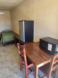 7th Day Inn Tivo's Motel - 4