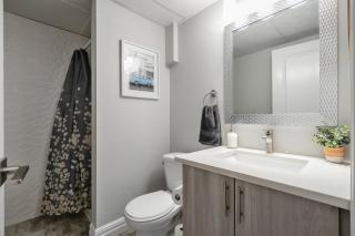 Game Frame 2 Kitchens 4 Min to Royal Alex DT - 1