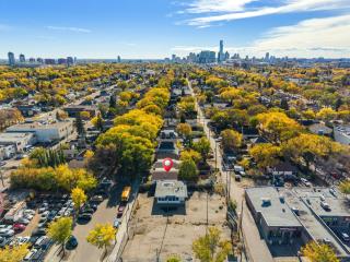 Game Frame 2 Kitchens 4 Min to Royal Alex DT - 5